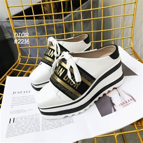 sepatu dior terbaru.